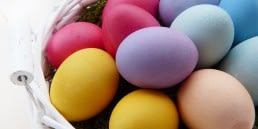 Eieren verven met natuurlijke kleurstoffen